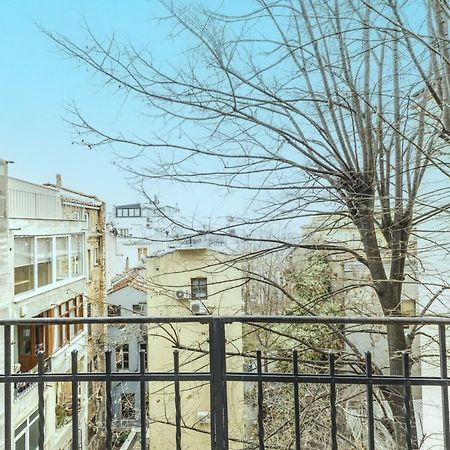 Flat With Balcony And Bosphorus View In Beyoglu Apartamento Istambul Exterior foto