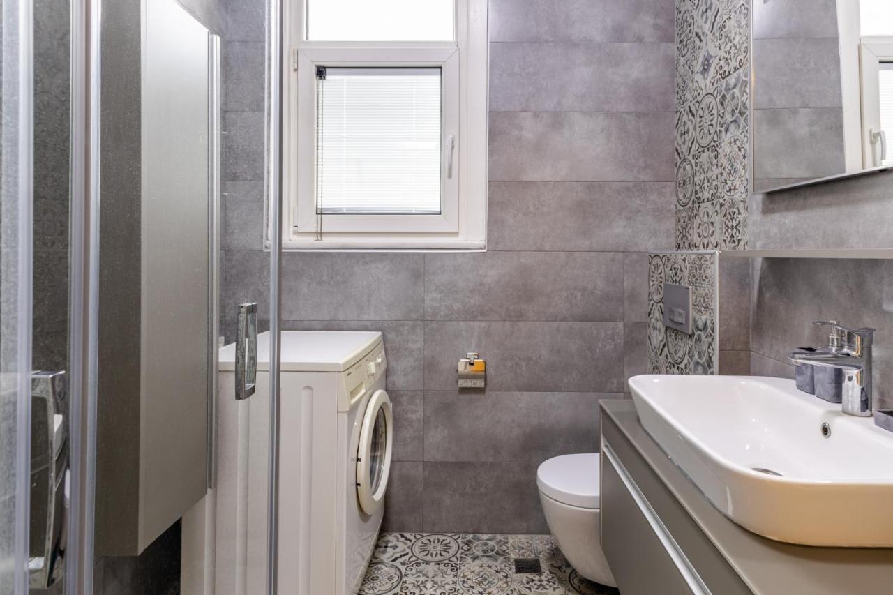 Flat With Balcony And Bosphorus View In Beyoglu Apartamento Istambul Exterior foto